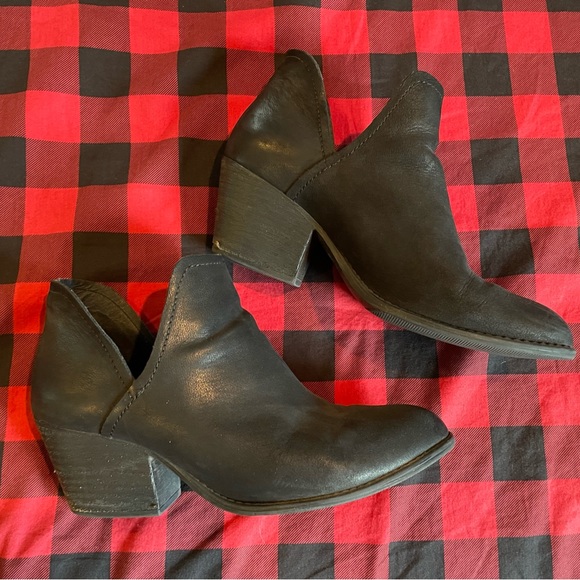 Steve Madden Ankle Boot - Picture 2 of 5